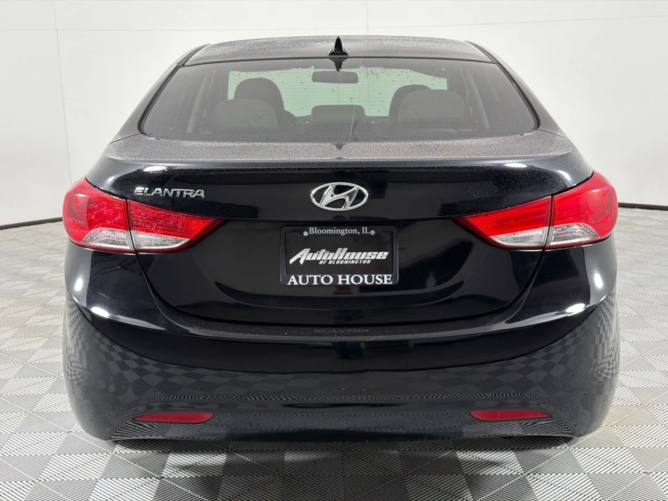 2013 Hyundai Elantra - Image 6 of 12