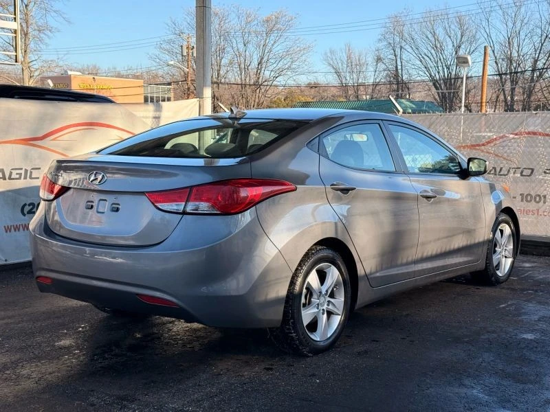 2013 Hyundai Elantra - Image 10 of 12