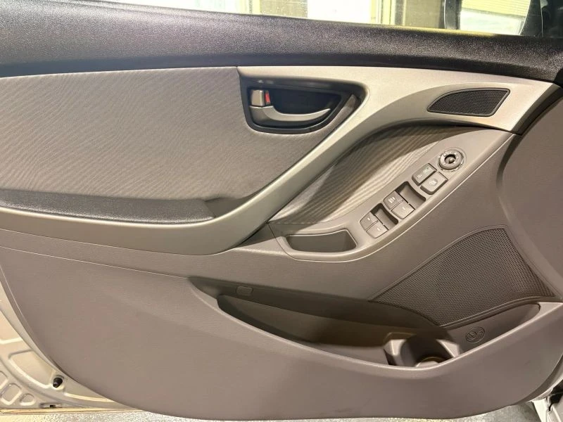 2013 Hyundai Elantra - Image 10 of 12