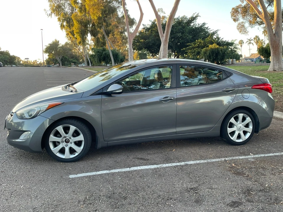 2013 Hyundai Elantra - Image 4 of 20