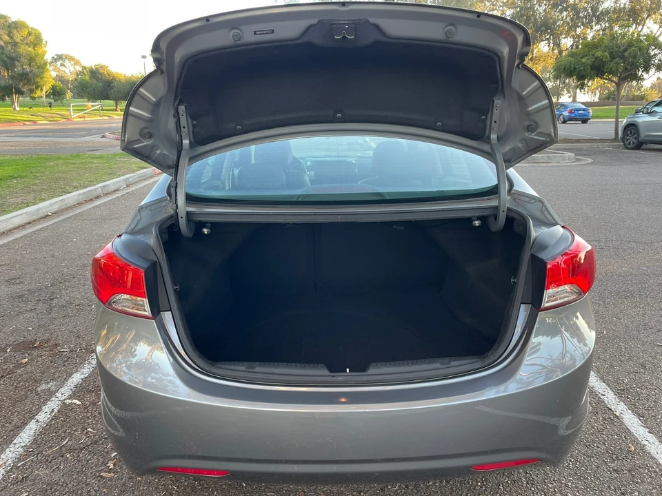 2013 Hyundai Elantra - Image 17 of 20