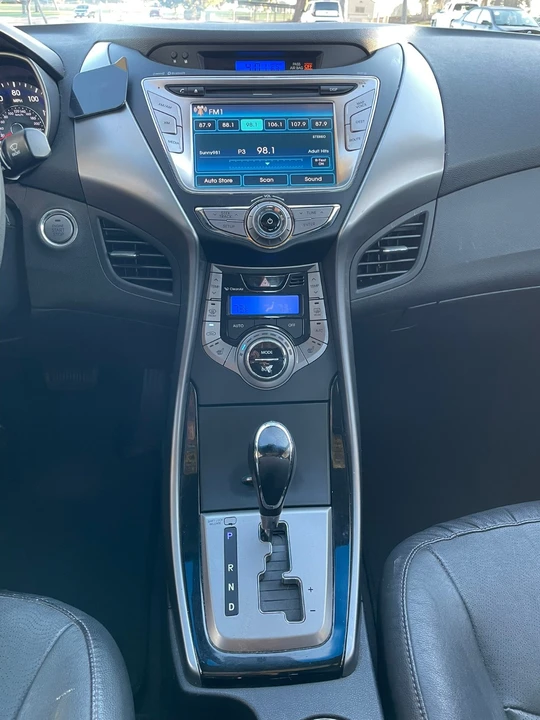 2013 Hyundai Elantra - Image 12 of 20