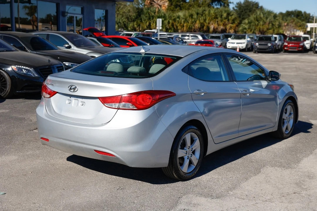 2013 Hyundai Elantra - Image 11 of 12