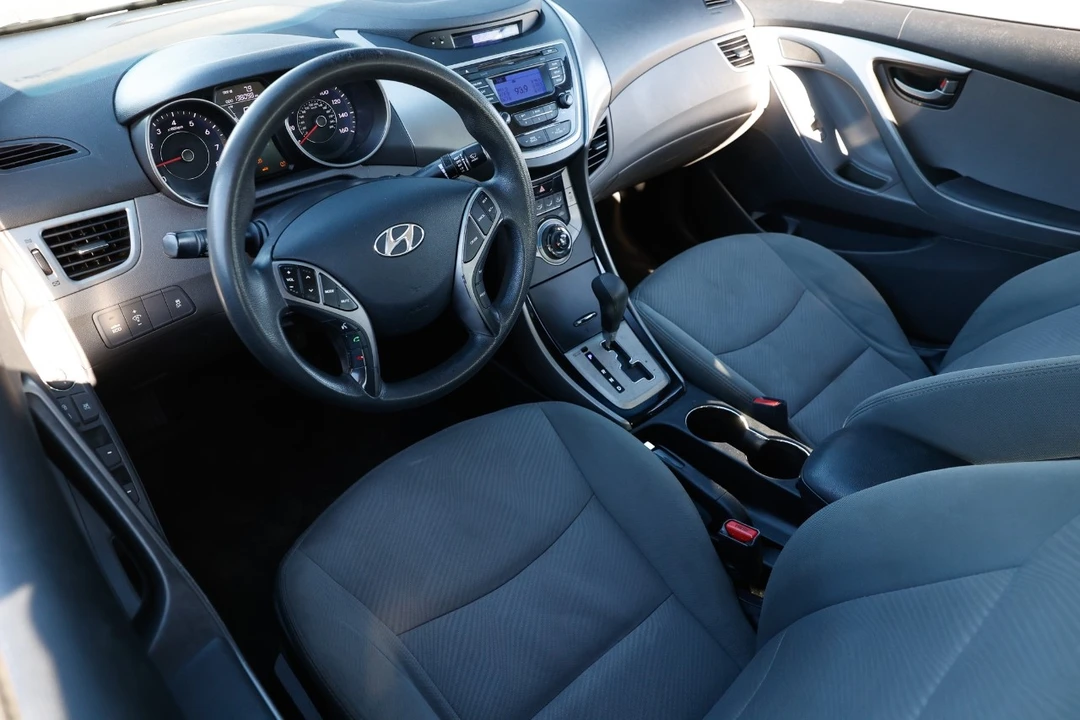 2013 Hyundai Elantra - Image 4 of 12