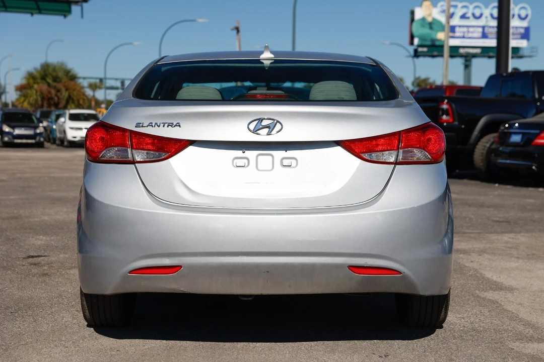 2013 Hyundai Elantra - Image 7 of 12
