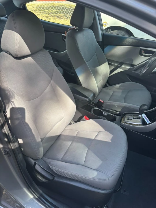 2013 Hyundai Elantra - Image 12 of 17