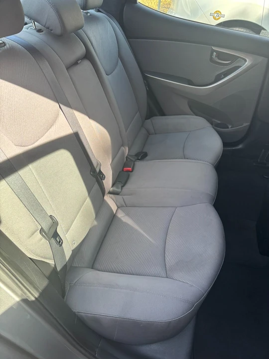 2013 Hyundai Elantra - Image 14 of 17
