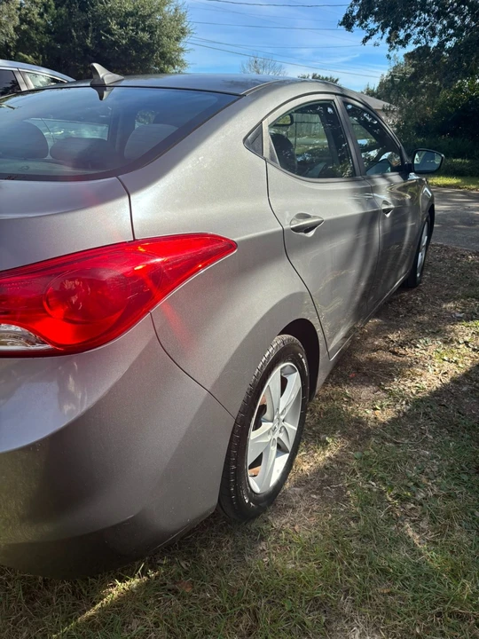 2013 Hyundai Elantra - Image 5 of 17