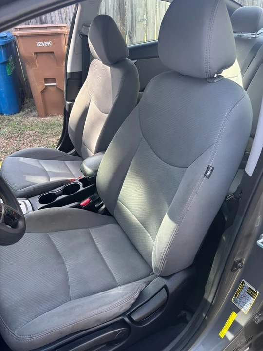 2013 Hyundai Elantra - Image 9 of 17