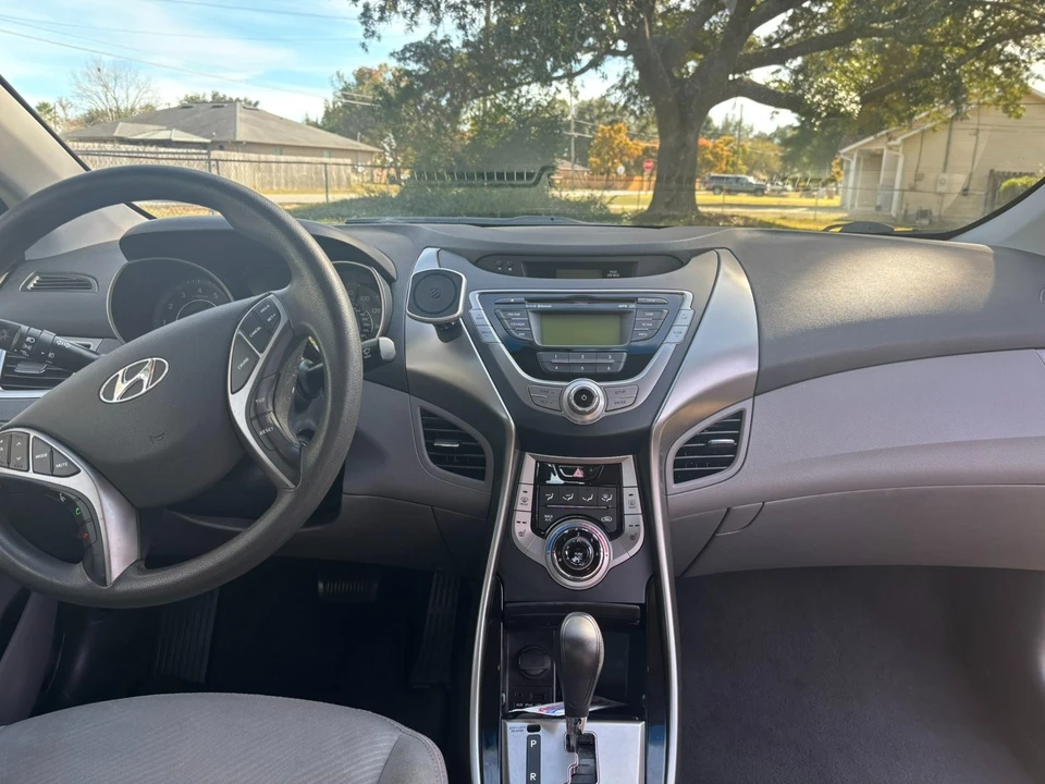 2013 Hyundai Elantra - Image 11 of 17