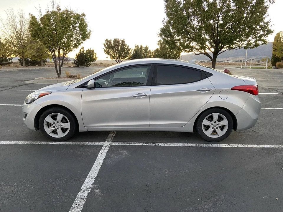 2013 Hyundai Elantra - Image 2 of 15