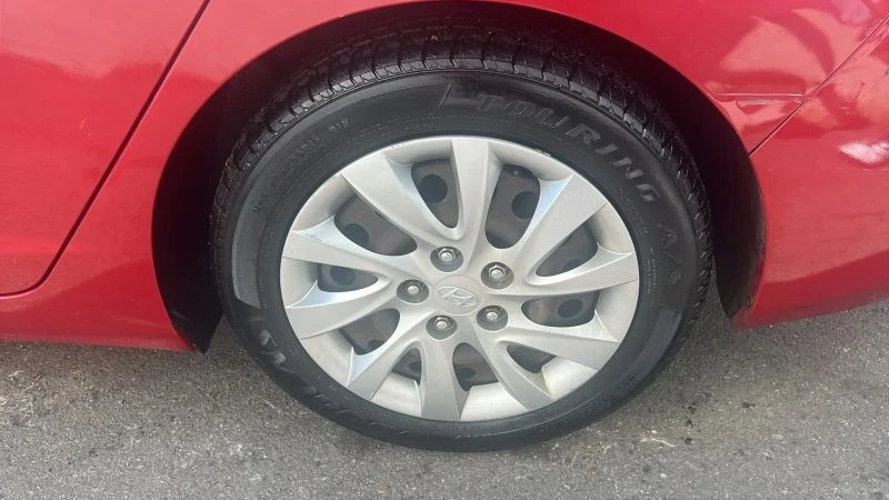 2013 Hyundai Elantra - Image 10 of 12