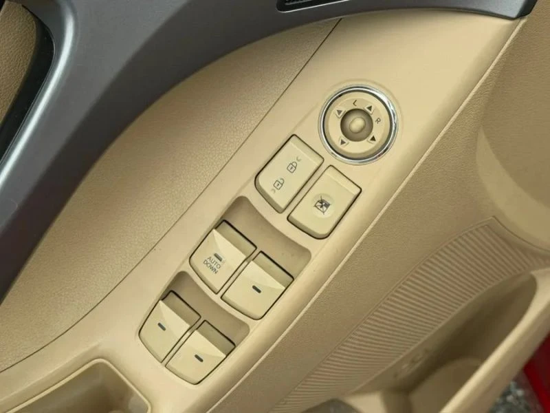 2013 Hyundai Elantra - Image 10 of 12