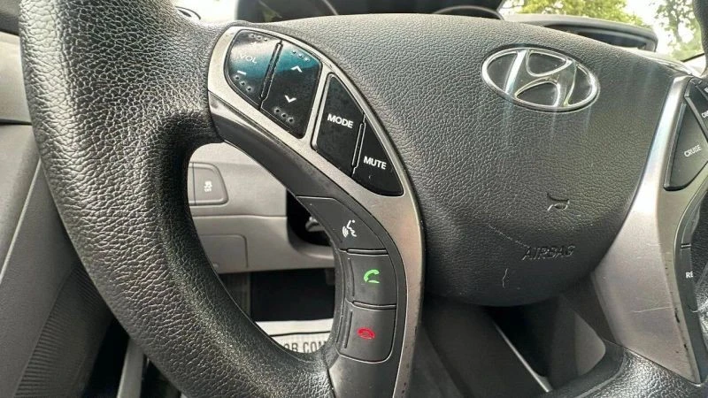 2013 Hyundai Elantra - Image 11 of 12
