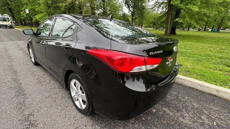 2013 Hyundai Elantra - Image 8 of 12