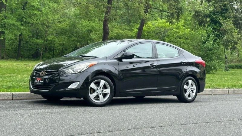 2013 Hyundai Elantra - Image 2 of 12
