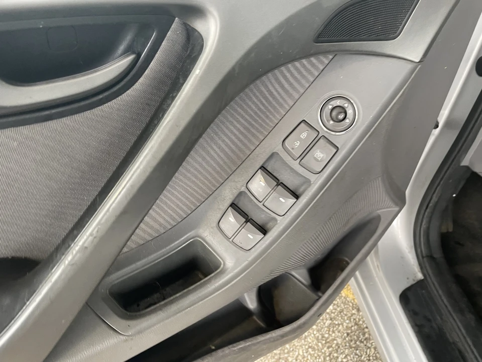 2013 Hyundai Elantra - Image 19 of 21