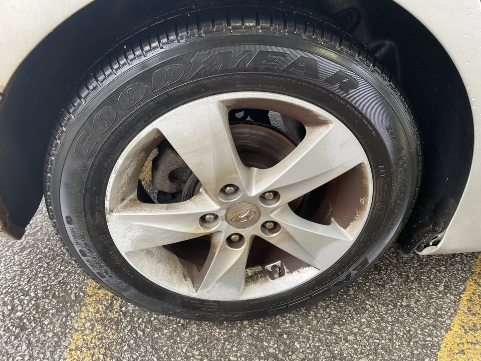 2013 Hyundai Elantra - Image 12 of 21