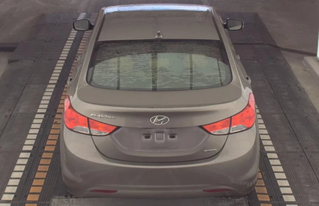 2013 Hyundai Elantra - Image 5 of 11