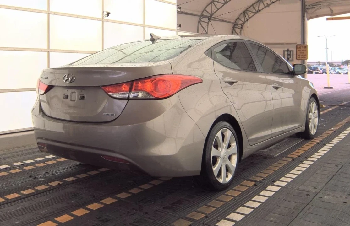 2013 Hyundai Elantra - Image 4 of 11