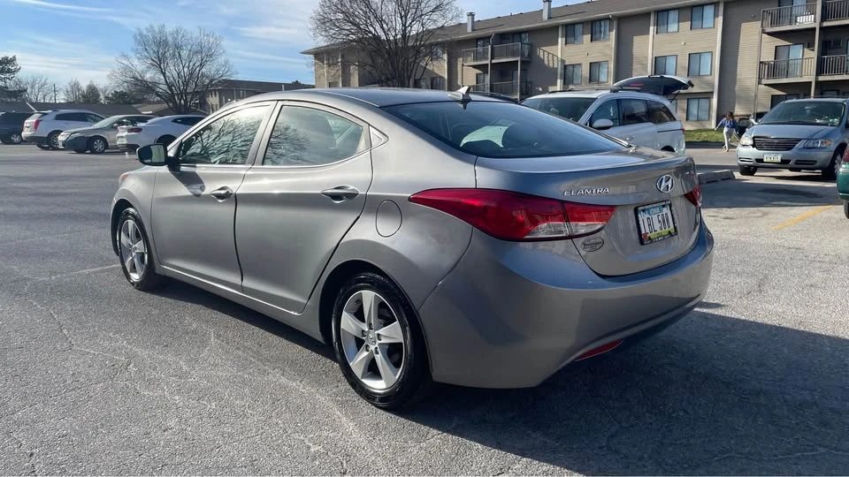 2013 Hyundai Elantra - Image 7 of 18