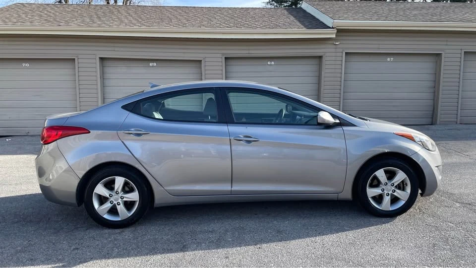 2013 Hyundai Elantra - Image 10 of 18
