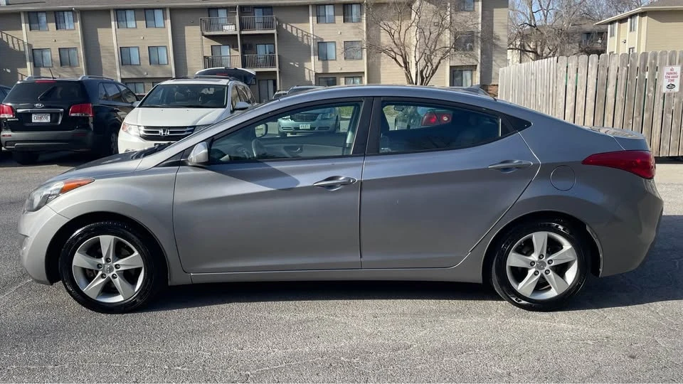 2013 Hyundai Elantra - Image 6 of 18