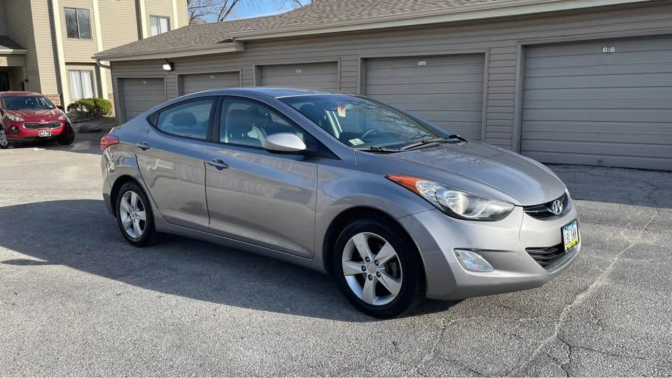 2013 Hyundai Elantra - Image 11 of 18