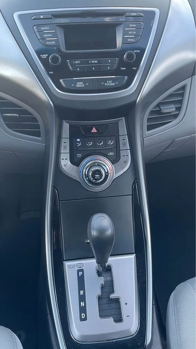 2013 Hyundai Elantra - Image 13 of 18
