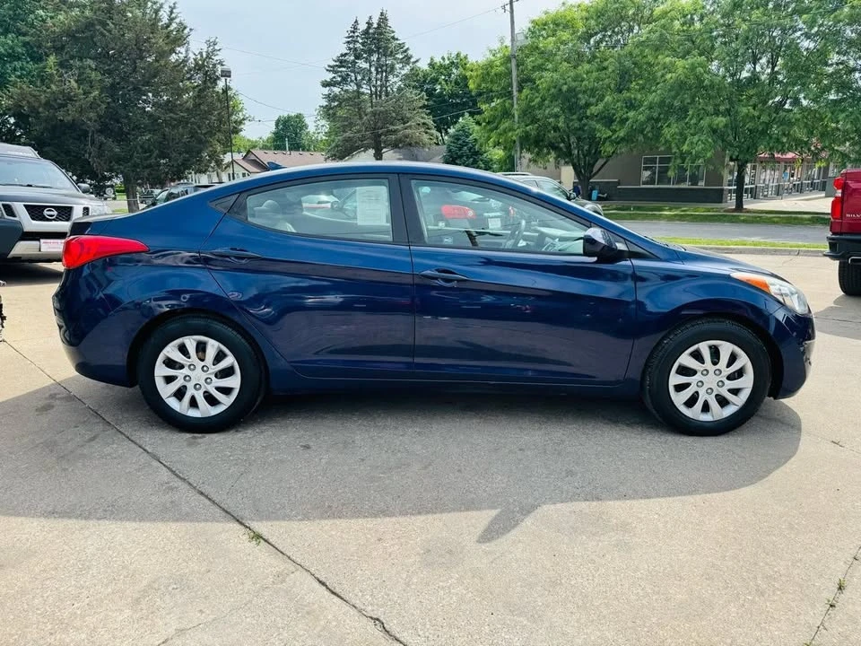 2013 Hyundai Elantra - Image 2 of 13