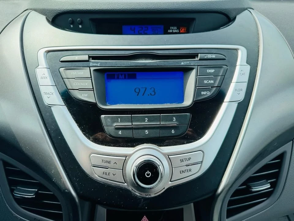 2013 Hyundai Elantra - Image 12 of 13