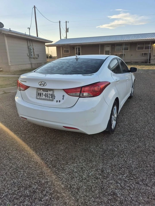 2013 Hyundai Elantra - Image 4 of 15