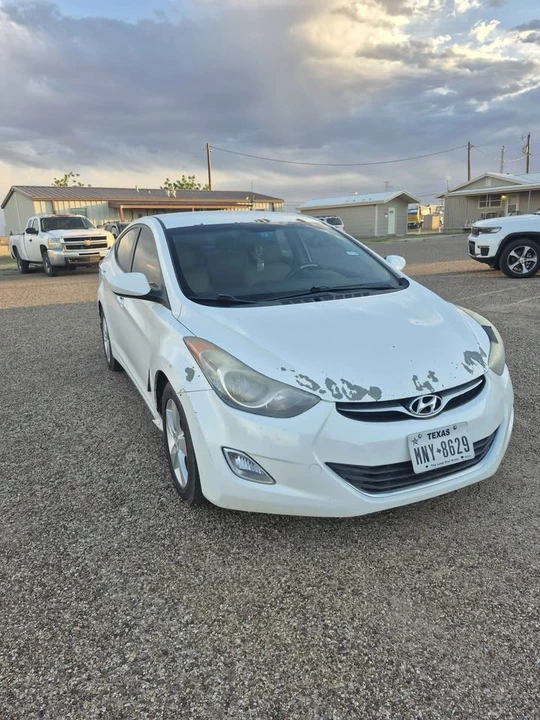 2013 Hyundai Elantra - Image 2 of 15