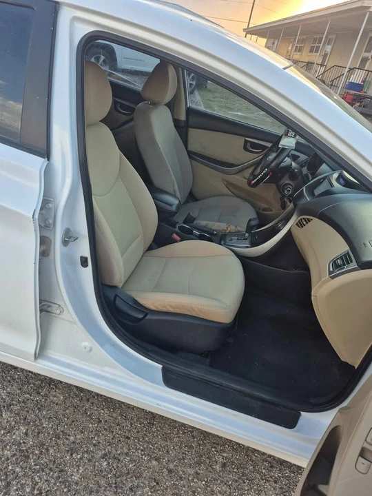2013 Hyundai Elantra - Image 10 of 15