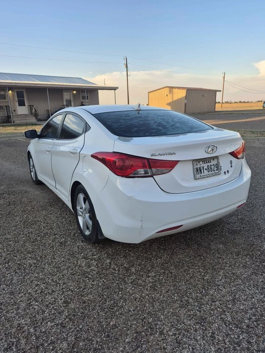 2013 Hyundai Elantra - Image 3 of 15