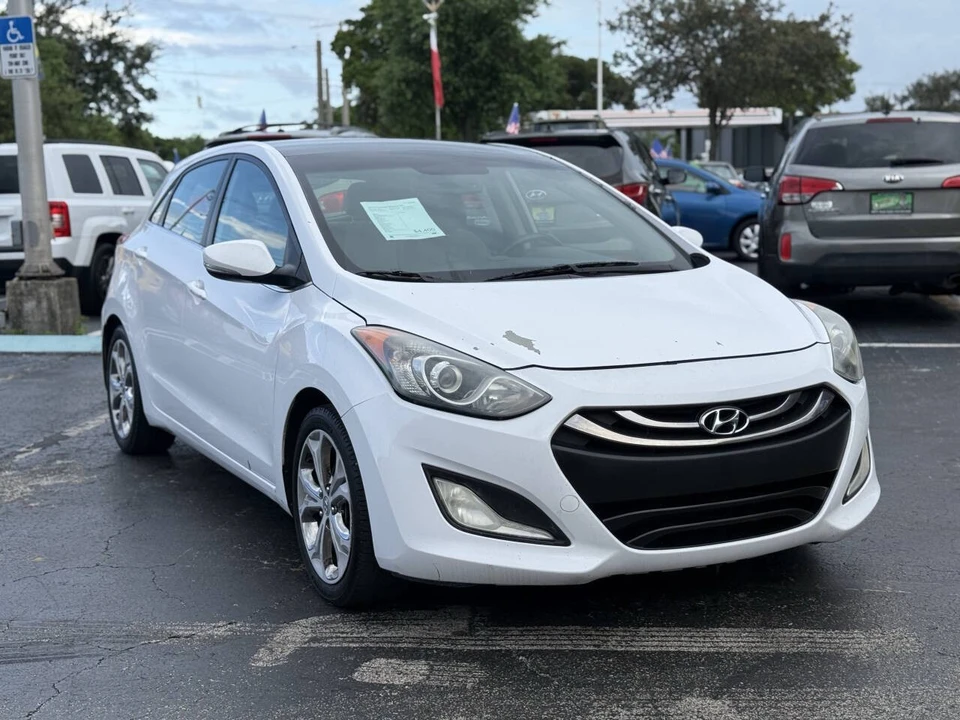 2013 Hyundai Elantra - Image 8 of 21