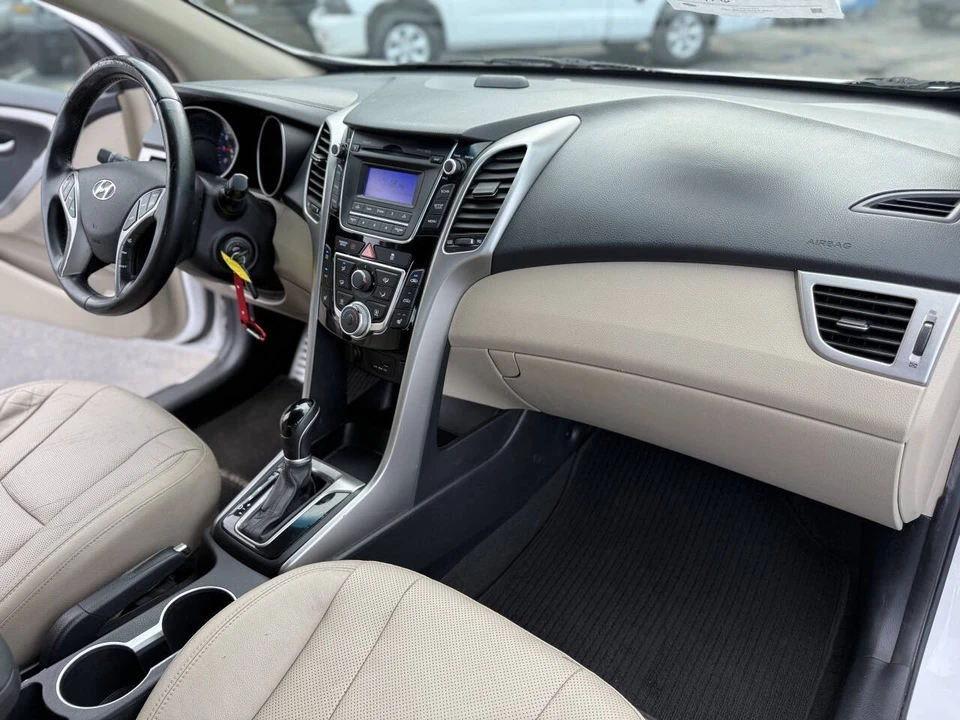 2013 Hyundai Elantra - Image 20 of 21