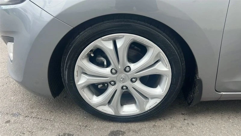 2013 Hyundai Elantra - Image 11 of 12
