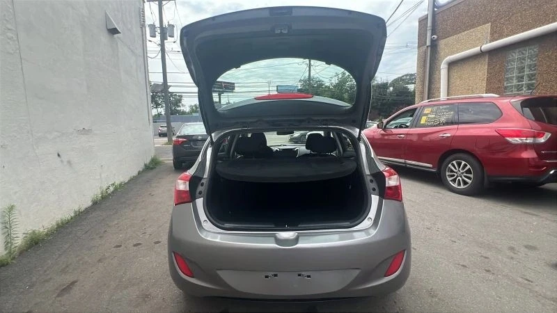 2013 Hyundai Elantra - Image 9 of 12