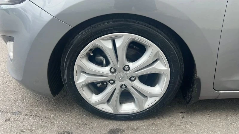 2013 Hyundai Elantra - Image 11 of 12