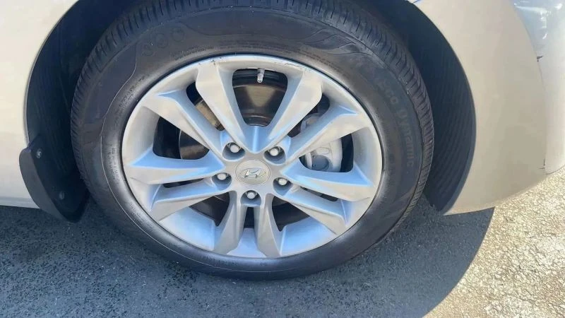 2013 Hyundai Elantra - Image 6 of 12