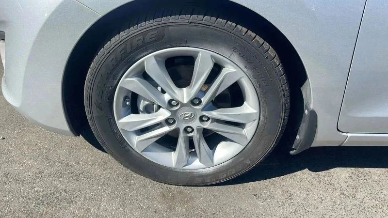 2013 Hyundai Elantra - Image 9 of 12