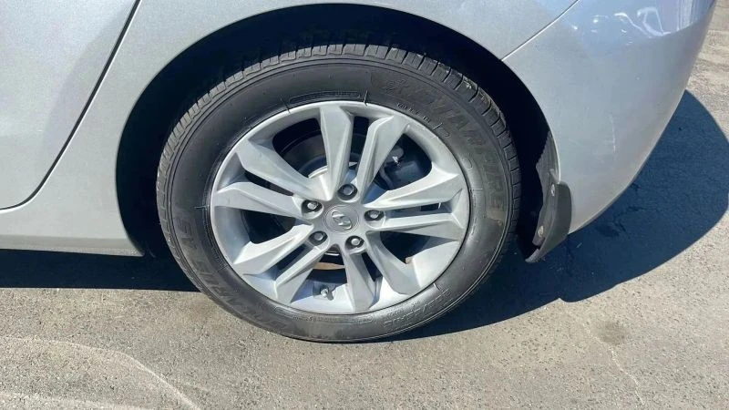 2013 Hyundai Elantra - Image 8 of 12