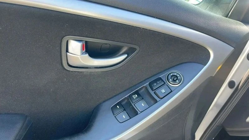 2013 Hyundai Elantra - Image 12 of 12