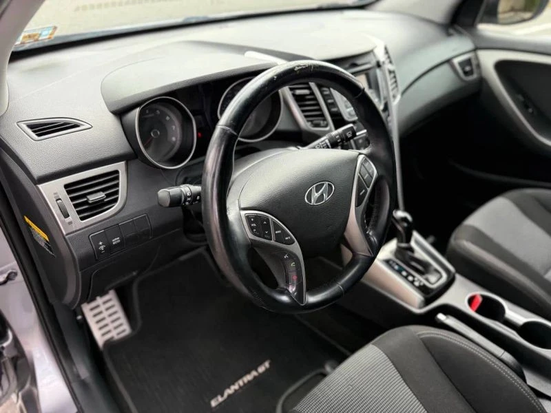 2013 Hyundai Elantra - Image 10 of 12