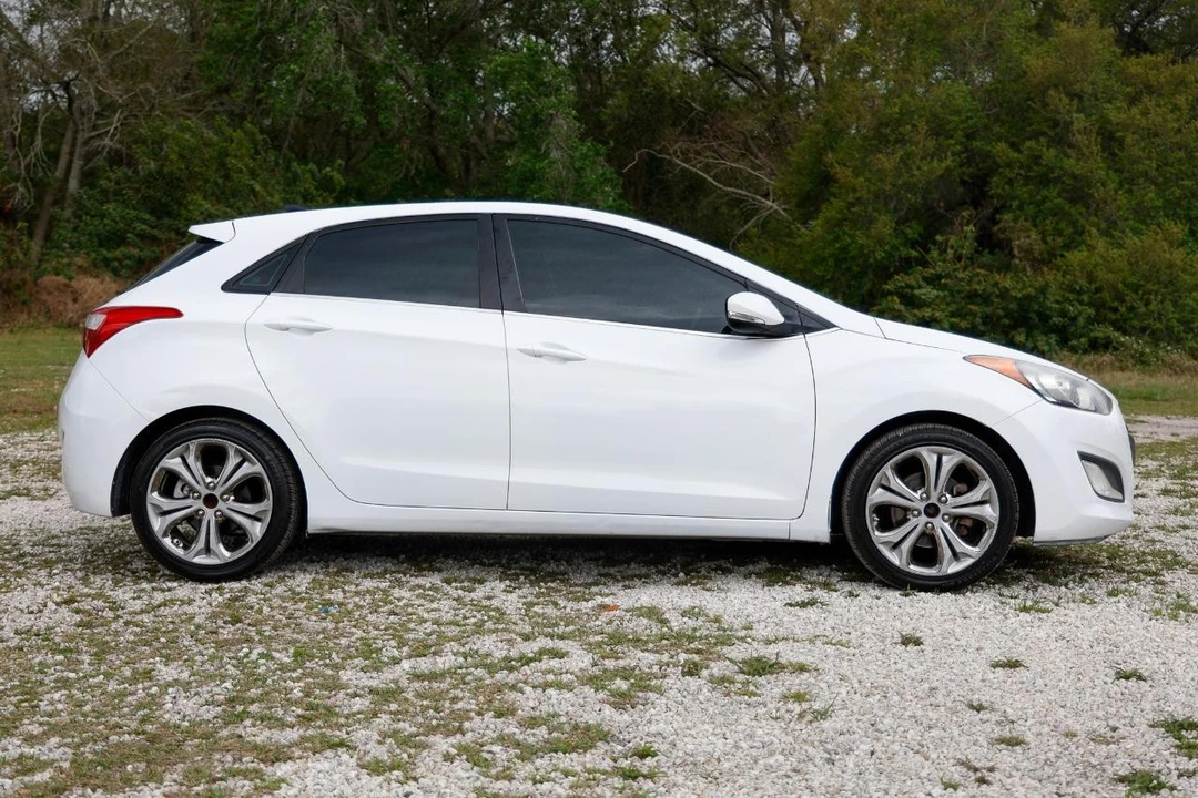 2013 Hyundai Elantra - Image 13 of 21