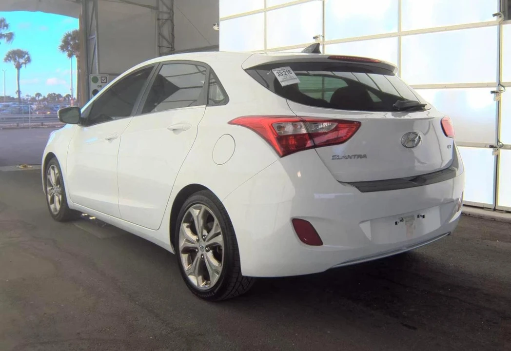 2013 Hyundai Elantra - Image 2 of 12