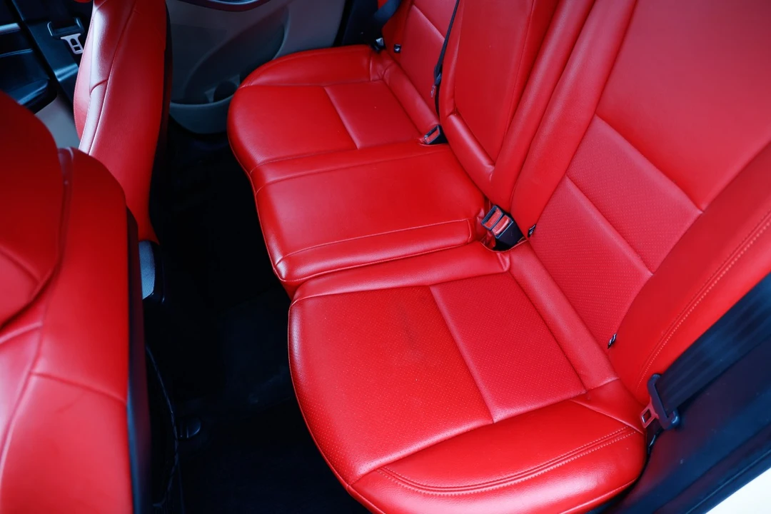 2013 Hyundai Elantra - Image 10 of 21
