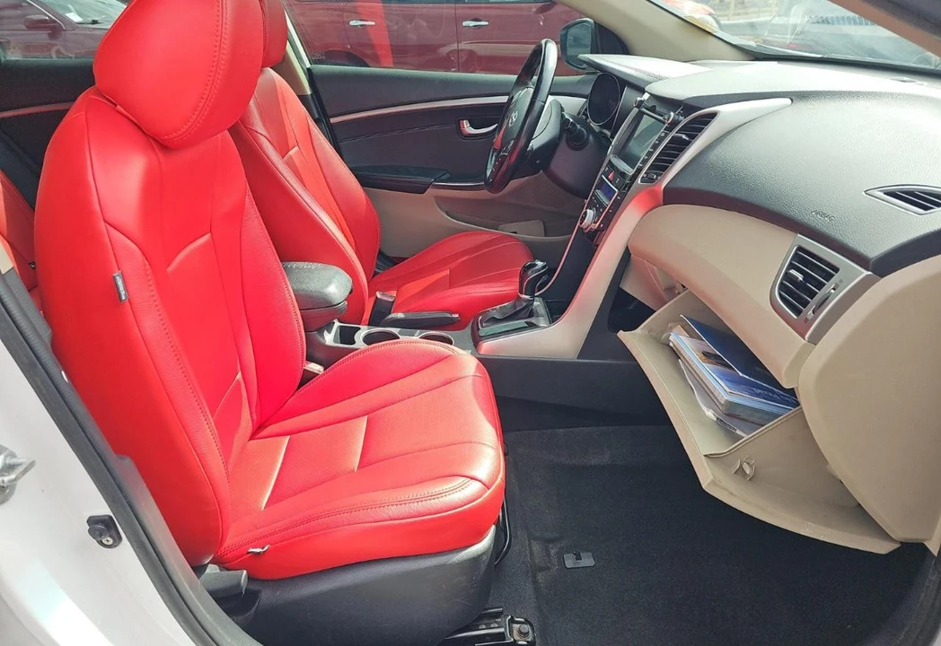 2013 Hyundai Elantra - Image 10 of 12