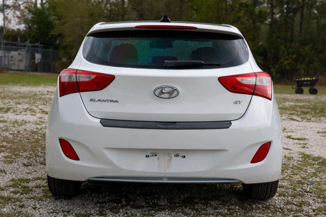 2013 Hyundai Elantra - Image 9 of 21